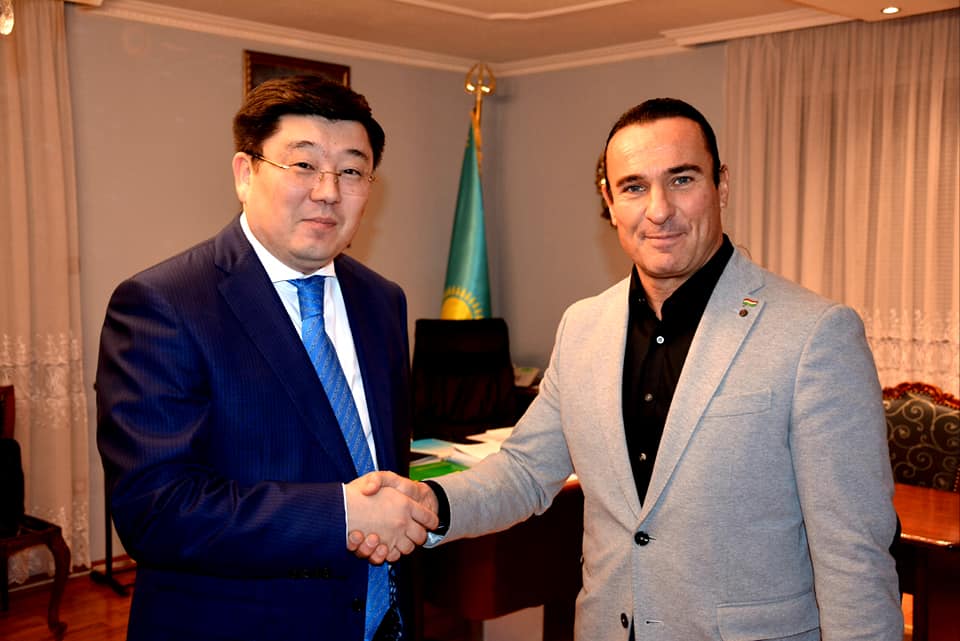 A Kazak Köztársaság magyarországi Nagykövete Zh. Abdrashov és Bíró András Zsolt a Magyar-Turan Alapítvány elnöke