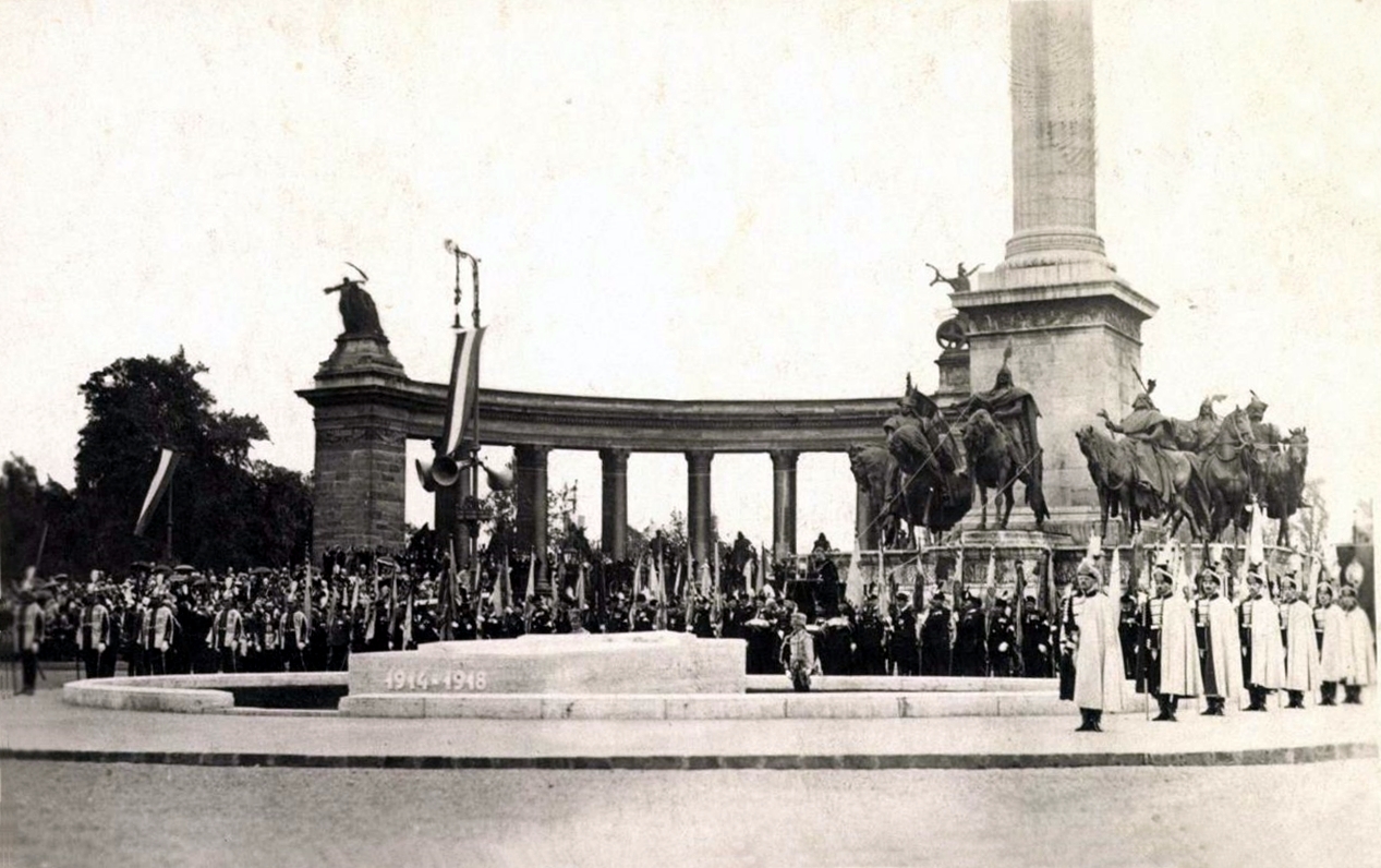 A magyar hősök emlékkövének avatása 1929-ben / Zempléni Múzeum, Szerencs - képeslapok