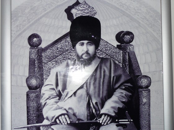 II. Said Muhammad Rahim Bahadur kán fotója az egyik helyi múzeumban