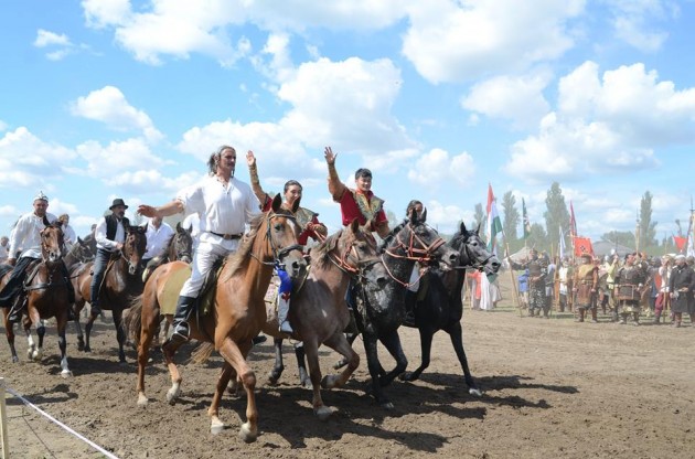 Kurultaj_koszontes