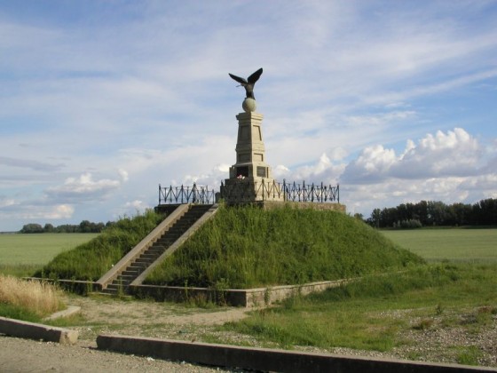 Tiszaújlaki (Kárpátalja) Turulos emlékmű - fotó: Wikipedia/Varga A.
