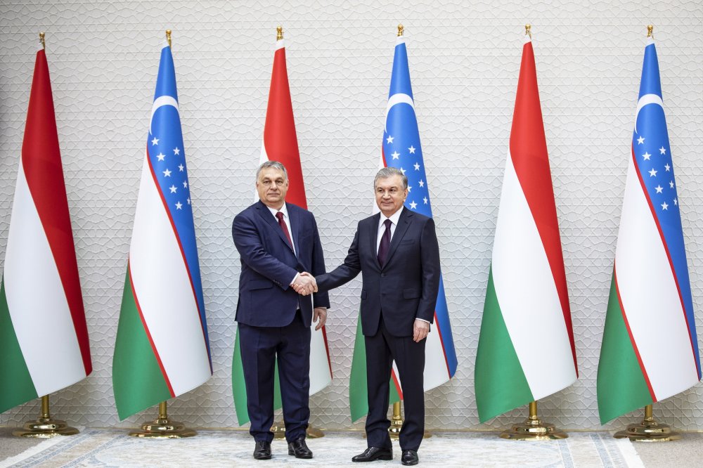Savkat Mirzijojev üzbég államfő és Orbán Viktor magyar kormányfő Taskentben